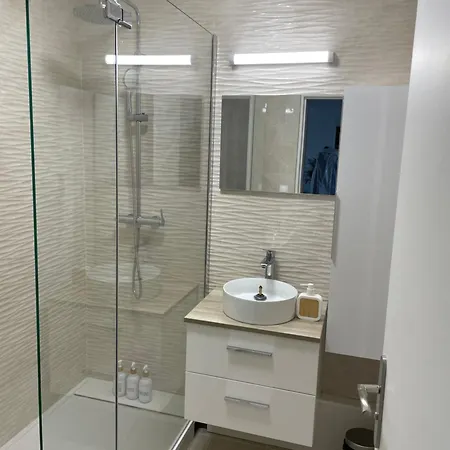 Coliving - Chambre Blanche Homestay Sarcelles