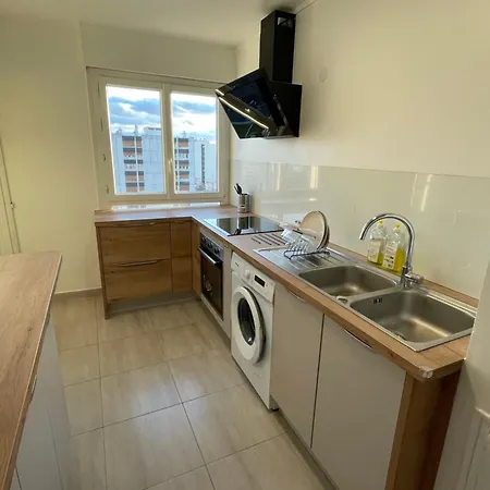 Coliving - Chambre Blanche Homestay *